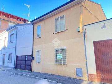 CASA SEMINDIPENDENTE A FERRARA