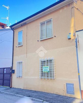 CASA SEMINDIPENDENTE A FERRARA