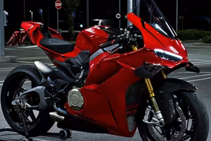 DUCATI PANIGALE V4S 2025 - Grafica ispitata al V4R