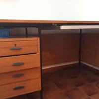 SCRIVANIA CON CASSETTI