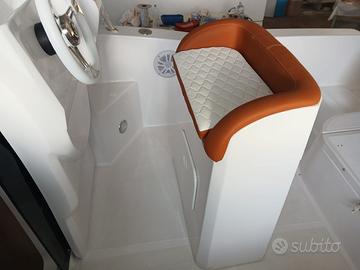 Sedile di guida nautico