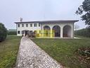 villa-di-250-m²-con-5-locali-e-box-auto-a-jesolo