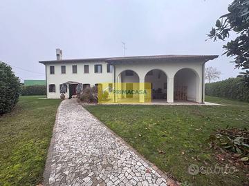 Villa di 250 m² con 5 locali e box auto a Jesolo