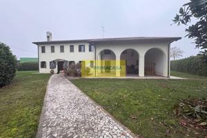 Villa di 250 m² con 5 locali e box auto a Jesolo