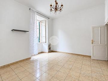 3 LOCALI A SAVONA
