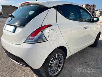 LANCIA Ypsilon 1.3MTJ 95CV(PLATINUM)X Neopatentati