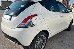 LANCIA Ypsilon 1.3MTJ 95CV(PLATINUM)X Neopatentati