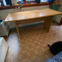 Tavolo in frassino da studio