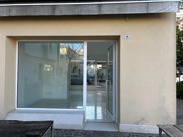 NEGOZIO A MONTEBELLUNA