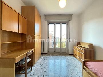 Singola ampia luminosa piano alto mq 13