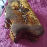 Antico PORTAGIOIE ricoperto di velluto