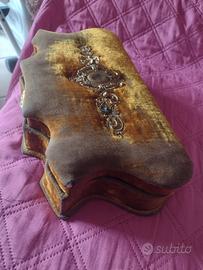 Antico PORTAGIOIE ricoperto di velluto