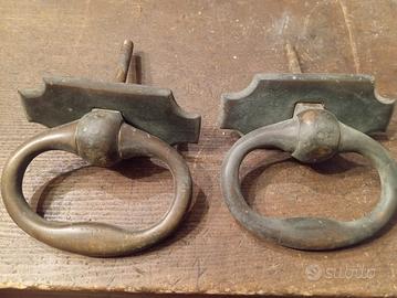 Battenti per porta antico in ottone e attaccapanni