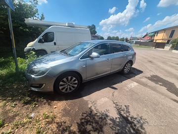 OPEL Astra - 2013