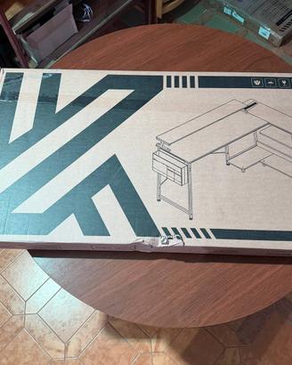 Tavolo Coleshome a forma di L con LED e prese