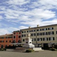 Negozio con canna fumaria e dehor a Cividale
