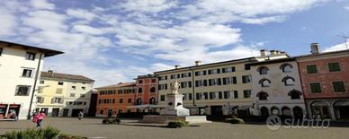 Negozio con canna fumaria e dehor a Cividale