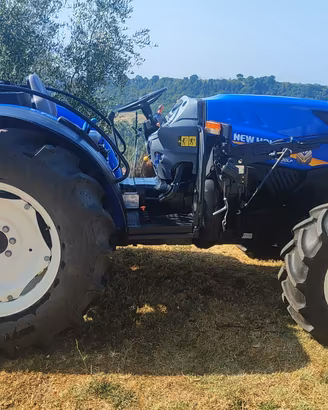 Trattore new holland T4100LP