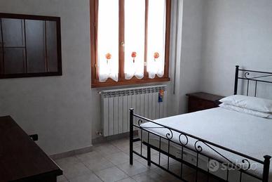 Camera singola arredata e libera da subito