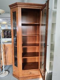Vetrina in legno con vetri – stile classico, buono