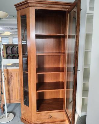 Vetrina in legno con vetri – stile classico, buono