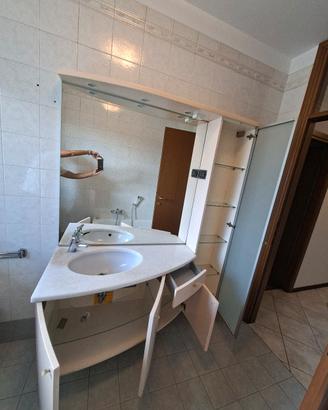 mobile bagno + lavabo.
