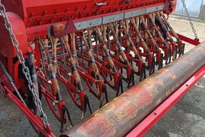 Erpice rotante e seminatrice