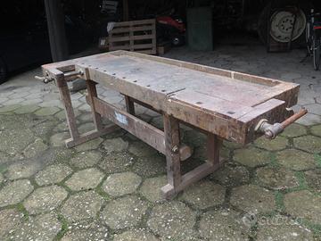 Vecchio banco da falegname funzionante