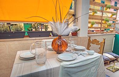 In centro, piano terra con terrazzo pranzabile