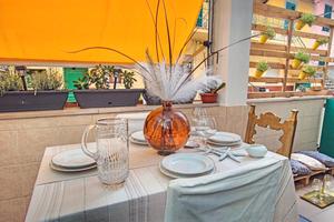 In centro, piano terra con terrazzo pranzabile