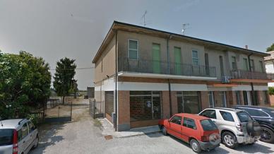 Gambulaga - Complesso immobiliare con scoperto