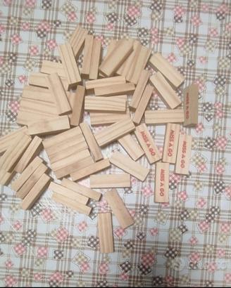 Jengo, mattoncini in legno. 