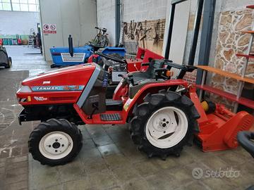 TRATTORE AGRICOLO