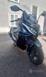 Kymco ak 550