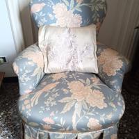 Poltroncina "nonnina da camera" e pouf abbinato