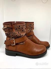 Stivaletti Xti, pelle marrone e borchie metallo 39