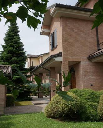 Villa di 304 m² con più di 5 locali e box auto dop