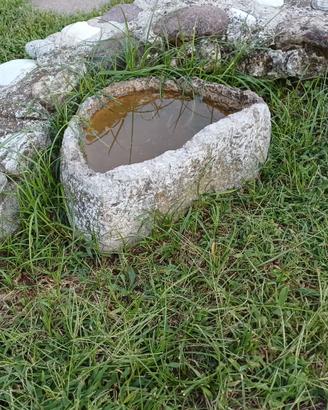 Vaso a mezzaluna in marmo