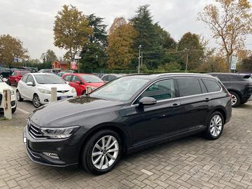 VOLKSWAGEN Passat Variant 2.0 TDI SCR EVO DSG Bu