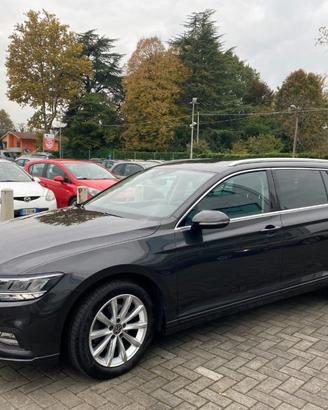 VOLKSWAGEN Passat Variant 2.0 TDI SCR EVO DSG Bu