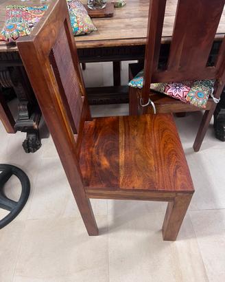 Sedie in legno.