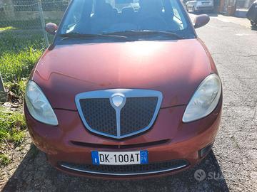 auto lancia ypsilon