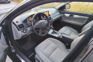 autoveicolo Mercedes Benz