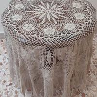 centro copritavolo  tondo fatto all'uncinetto 