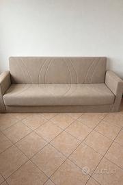 Divano in buone condizioni - comodo e funzionale