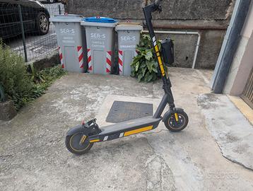 MONO PATTINO ELETTRICO SEGWAY G30 MAX ACCESSORIATO