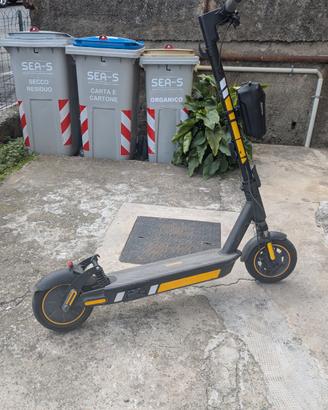 MONO PATTINO ELETTRICO SEGWAY G30 MAX ACCESSORIATO
