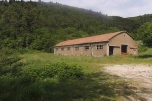 Rustico / Casale di 250 m² con più di 5 locali a T