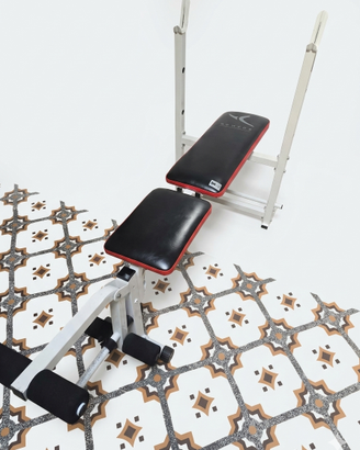 Panca Piana Allenamento + 2 Manubri (senza dischi)