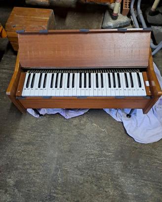 pianola o organo vintage 